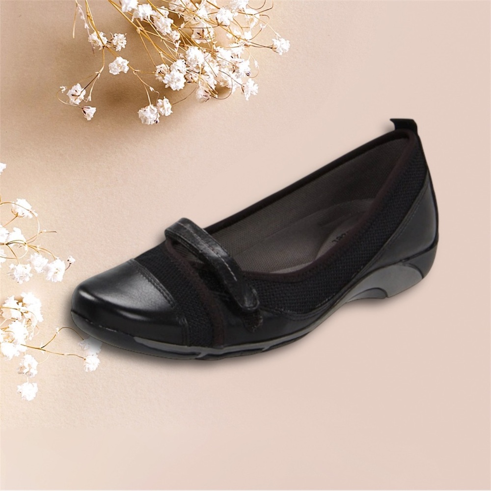 FINAL SALE Naturalizer Yesenia Meshed Arched Sole Slip-on flat Black Size 10